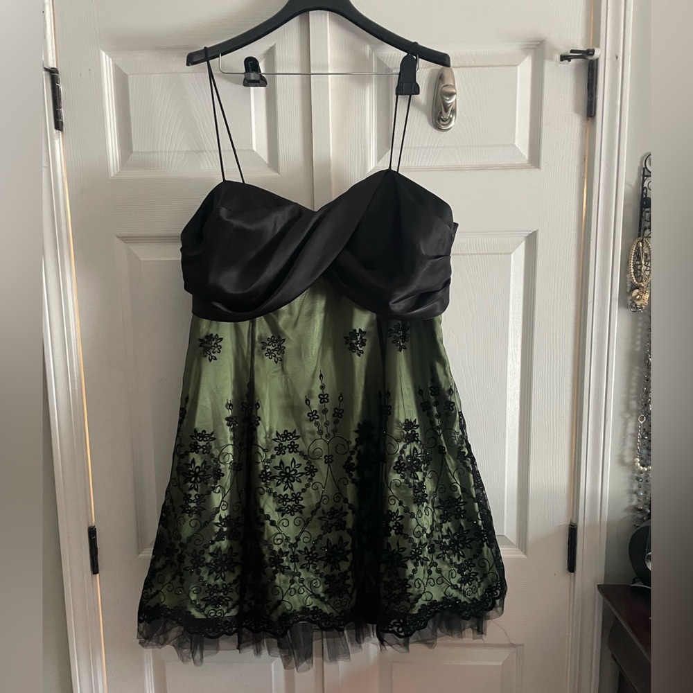 Black and Green flirty prom dress